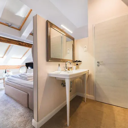 Blue Velvet Hotell 3*